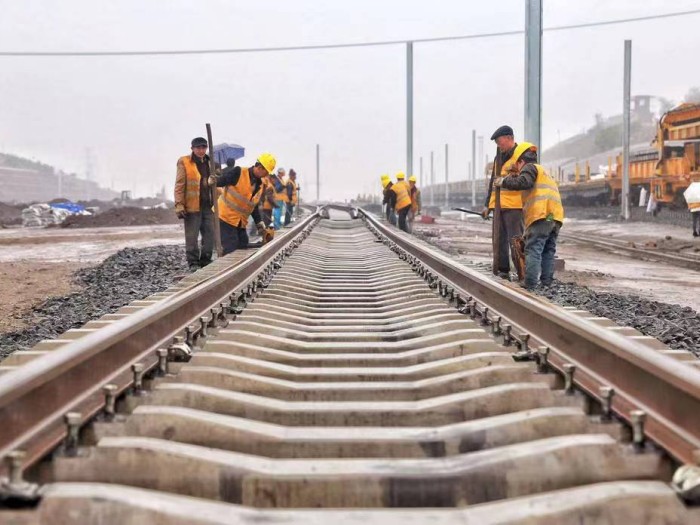 复合土工膜在铁路路基施工中的应用及注意事项
